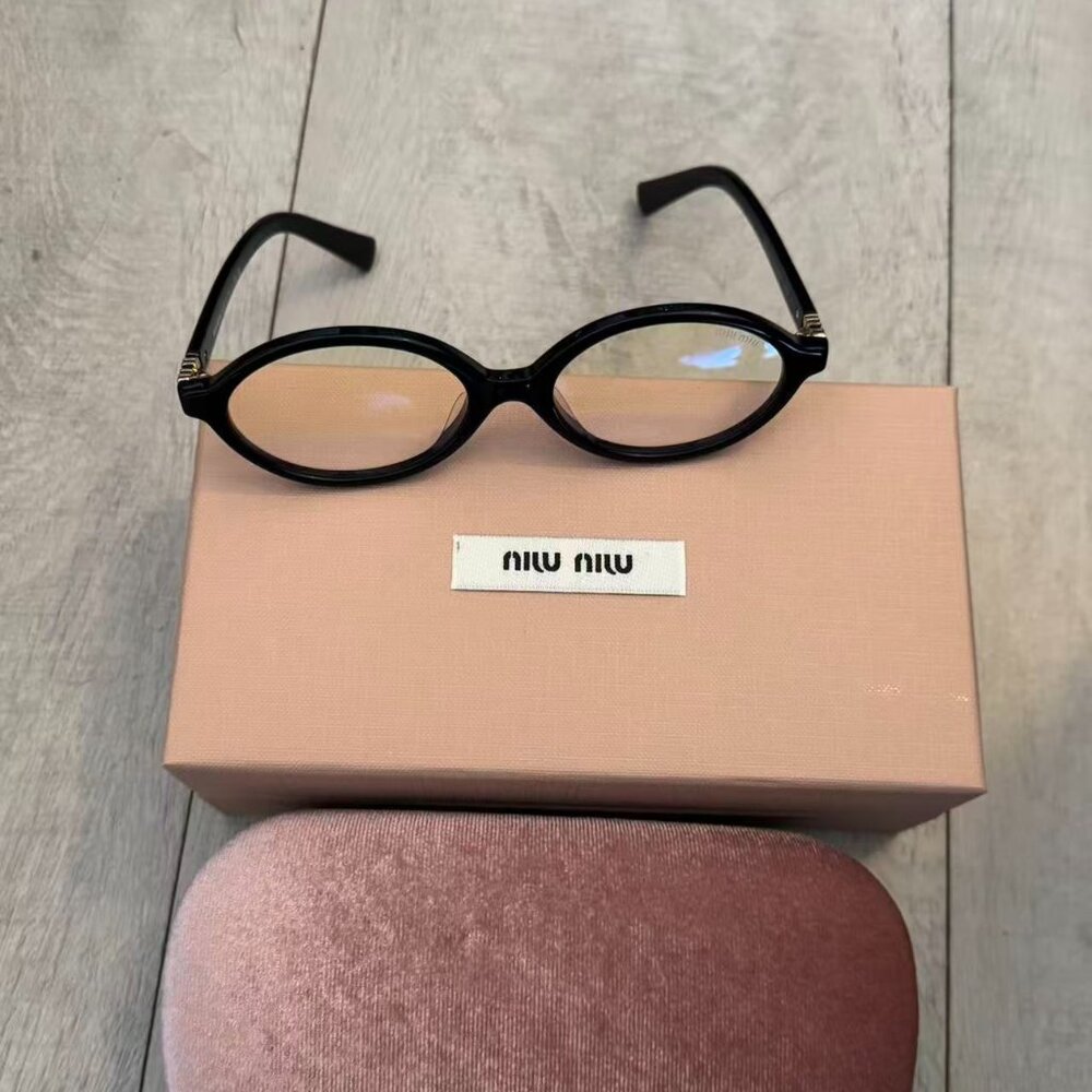 Miu Miu Black Sunglasses w/ Case – No Prescription